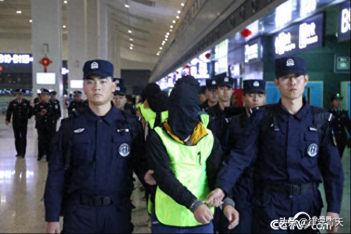 配资知识网站 11月14日河北警方将208名菲律宾抓获电诈嫌犯包机押解回国